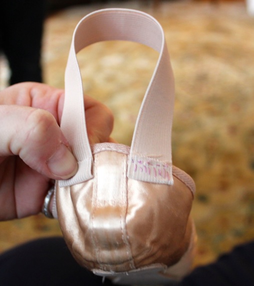 how-to-sew-pointe-shoes-a-lady-in-france