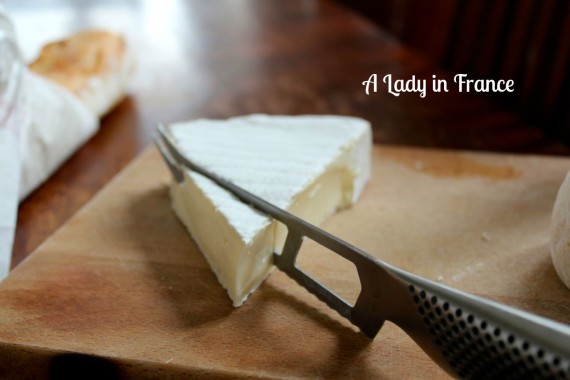 How To Cut Brie   How To Cut Brie11 570x380 